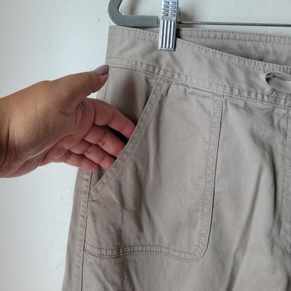 L.L. Bean Favorite Fit Cargo Straight Leg Pants - Picture 7 of 10
